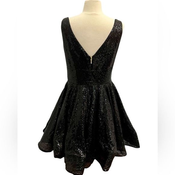 STUNNING Mac Duggal Black Sequin Fit and Flare Formal Dress - Picture 10 of 12